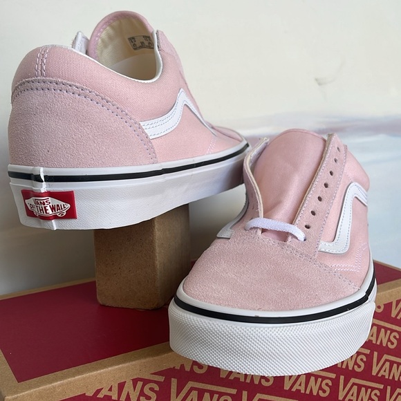 Vans WMNS Old Skool
Blushing/True White
VN0A4BV5TC3
Sneakers - Picture 10 of 16